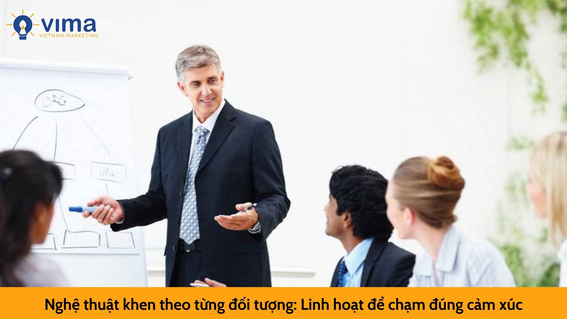 Nghệ thuật khen theo từng đối tượng: Linh hoạt để chạm đúng cảm xúc
